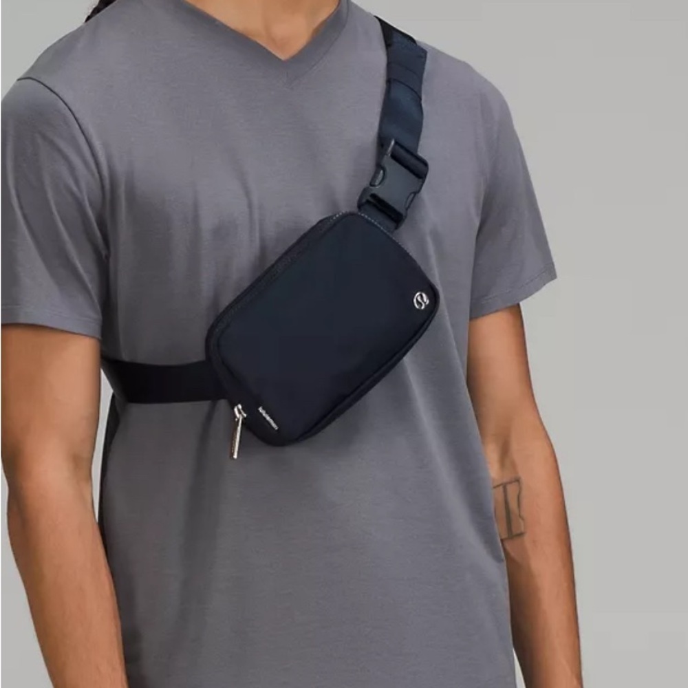 Lululemon Everywhere Belt Bag